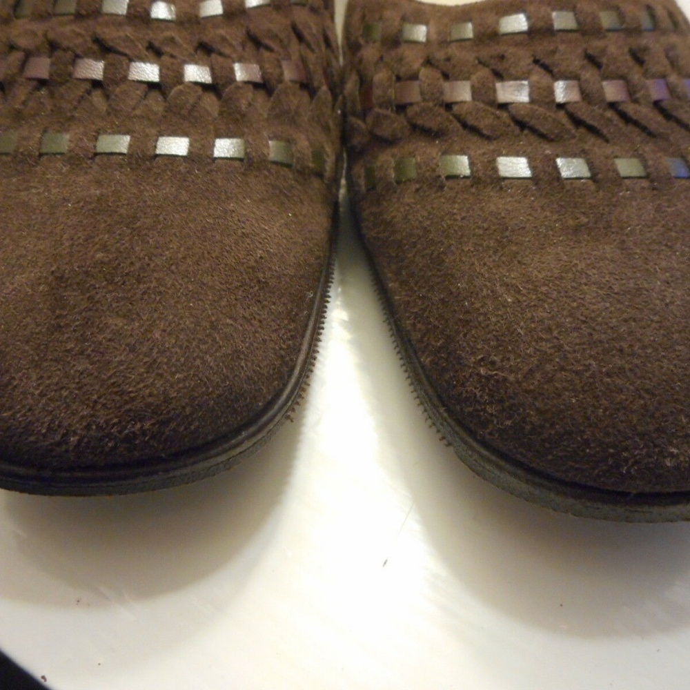 Salvatore Ferragamo Boutique Brown Suede Pumps - Picture 3 of 8